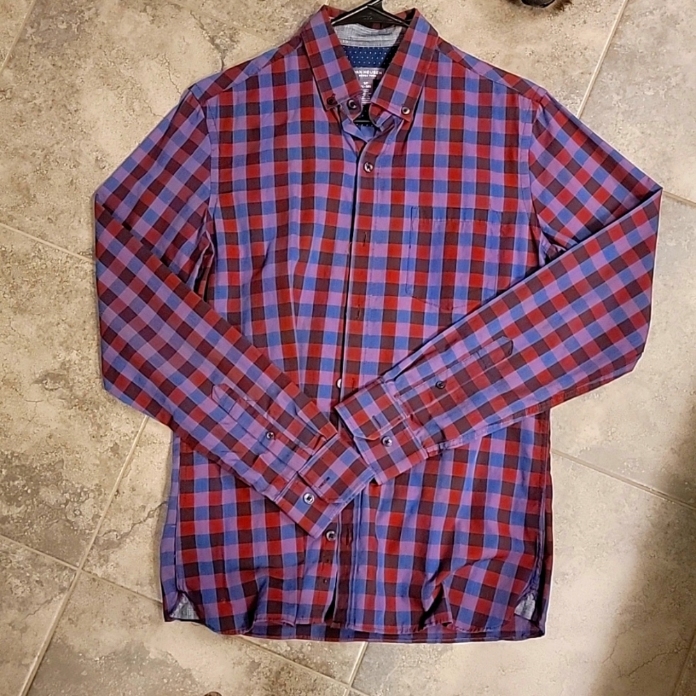 Van Heusen never Tuck long sleeve button up